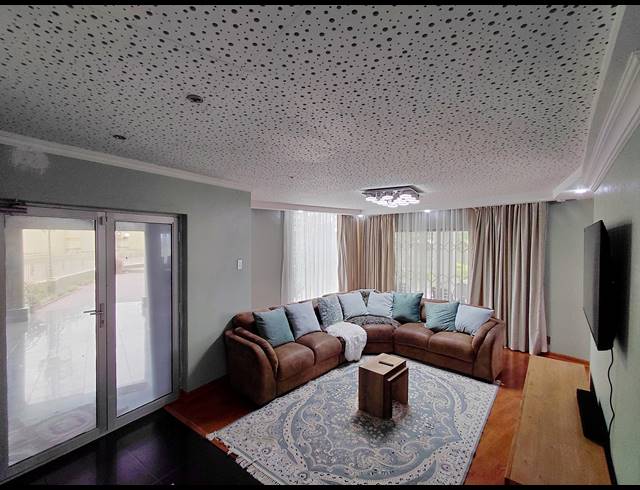 7 BEDROOM HOUSE FOR SALE IN STERPARK
